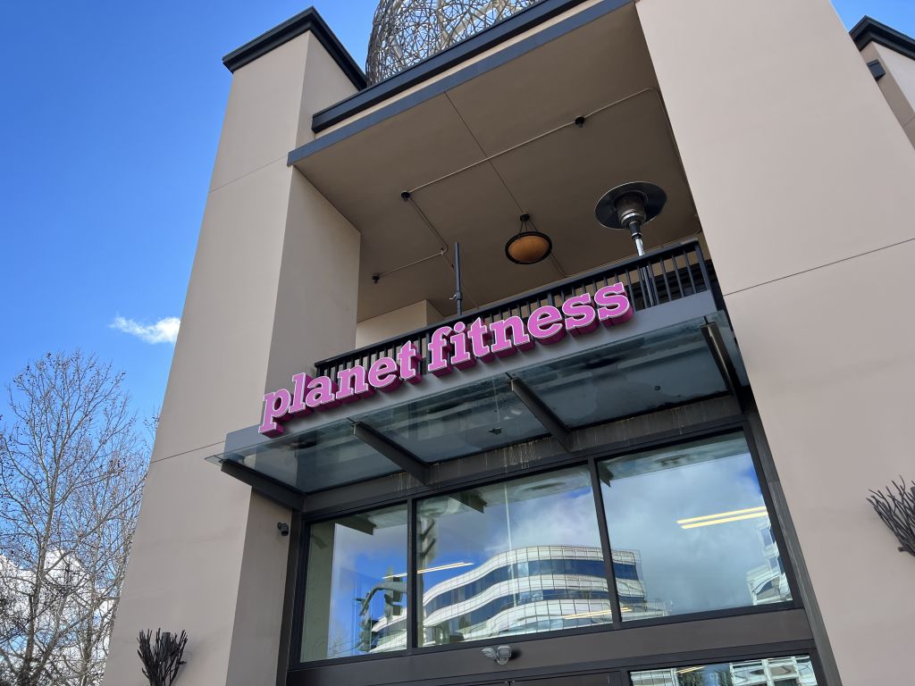 Reminder: Woke Planet Fitness Has ‘Lunk Alarm’ to Combat Toxic Masculinity, but Man in Women’s Room Is Fine