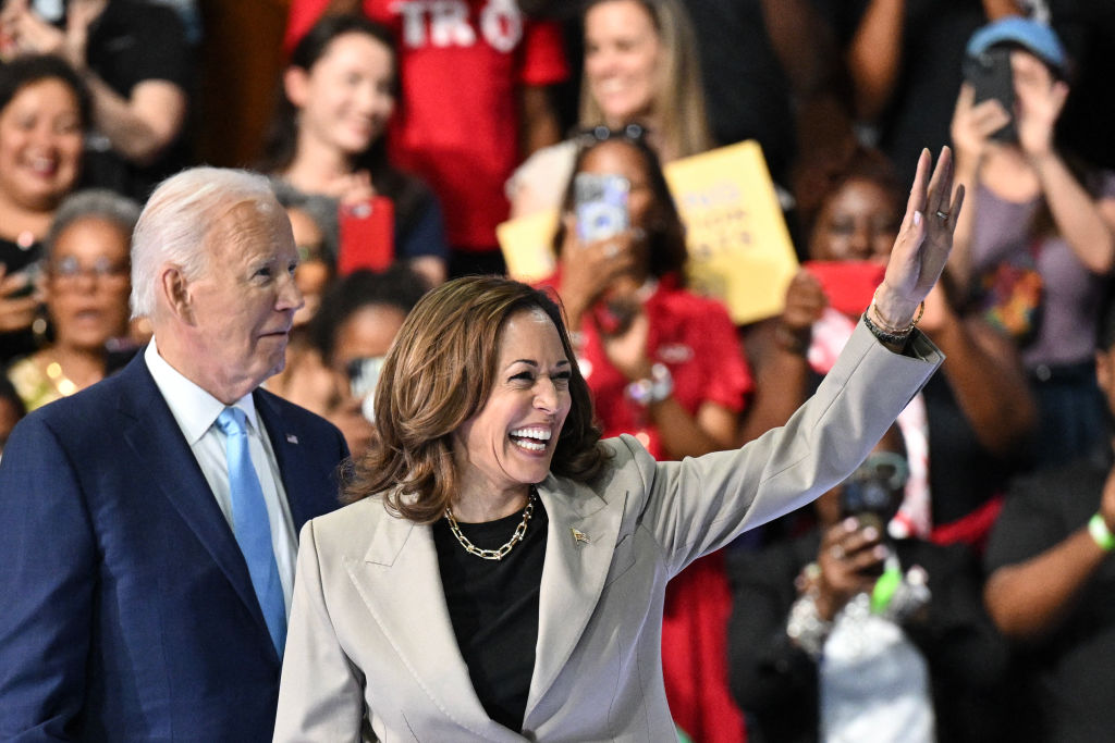 Crowd Chants ‘Thank You Joe’ As Biden Campaigns With Harris After Stepping Aside