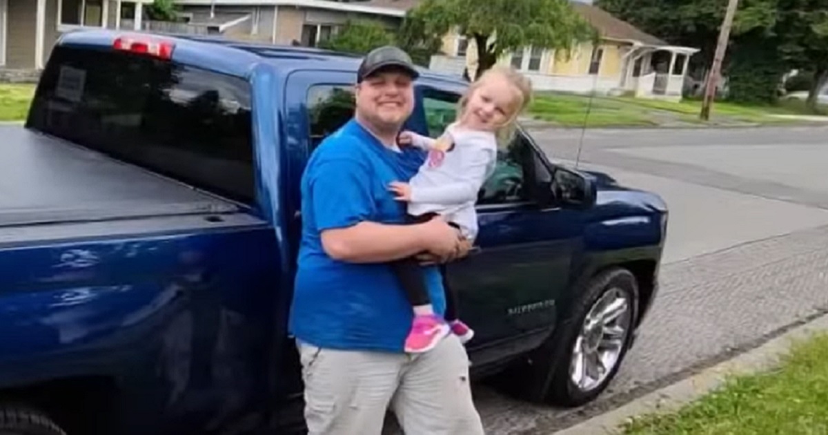 Dad Shot in the Face While Protecting Young Daughter from Robber: 'I'd Do It Again in a Heartbeat'