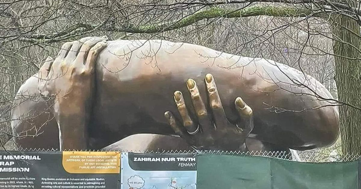 Horrible New Sculpture Unveiled in US City… How Was This Ever Approved?