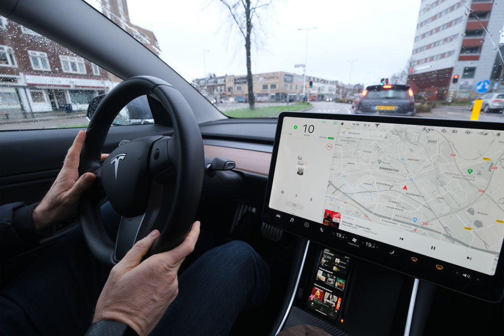 Man Is Able to Unlock Tesla Model 3, Drive Away and Pick Up Kids – But It Wasn’t His Tesla