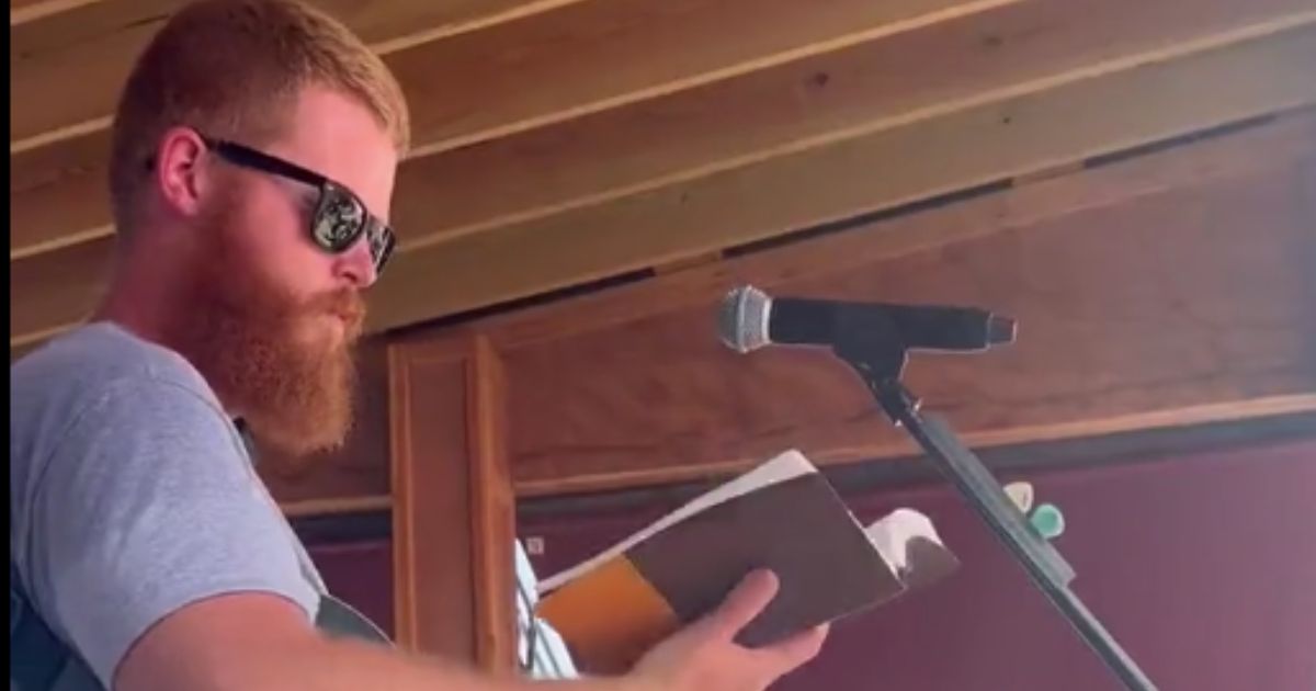 Crowd Roars as Oliver Anthony Opens Show with Bible Verse Foretelling Fall of the ‘Wicked’