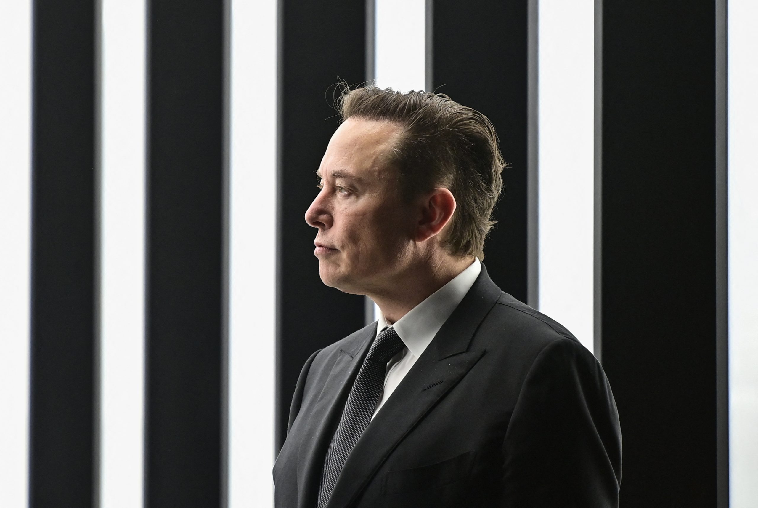 Elon Musk Posts Poll on Twitter About Free Speech, Says Consequences Will ‘Be Important’