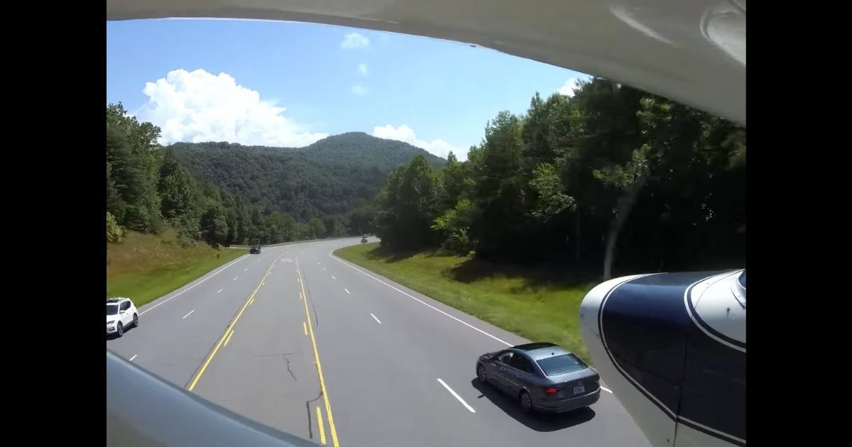 'Amazing' Video: Plane Forced to Make Emergency Landing on Busy Highway, Narrowly Avoids Catastrophe