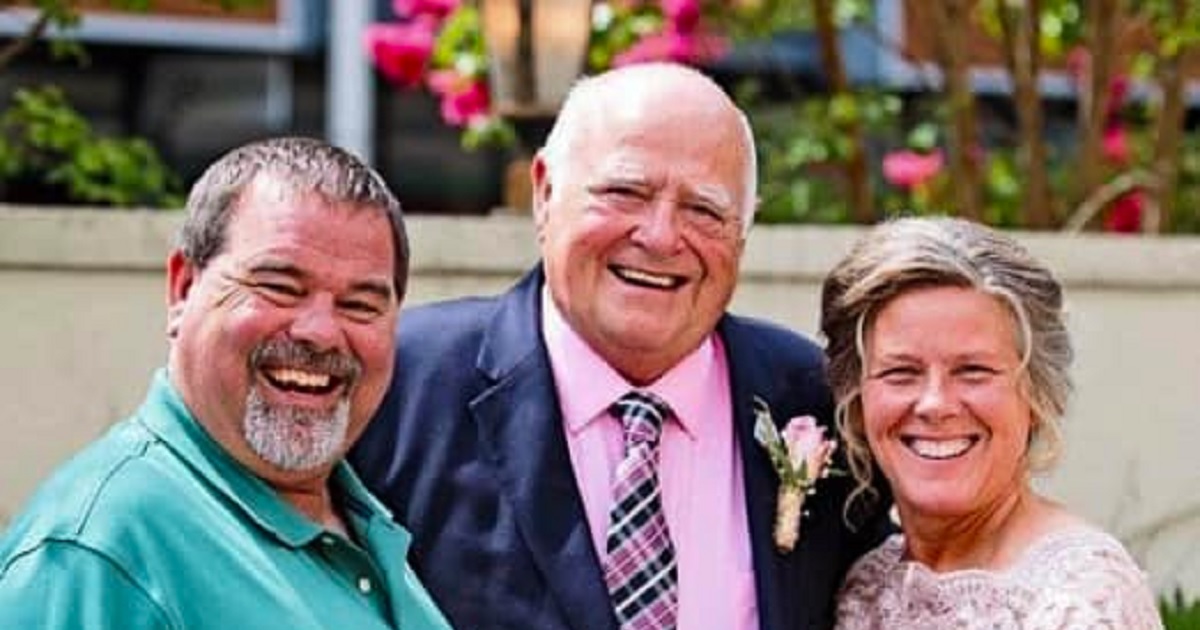 Town’s Pharmacy Bills Secretly Paid for Years, Then Hero Who Was Behind It Is Revealed: ‘A Blessing from the Lord’