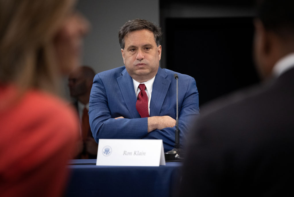WH Chief of Staff Ripped for Sharing Tweet Claiming Inflation, Supply Chain Issues Are ‘High Class Problems’