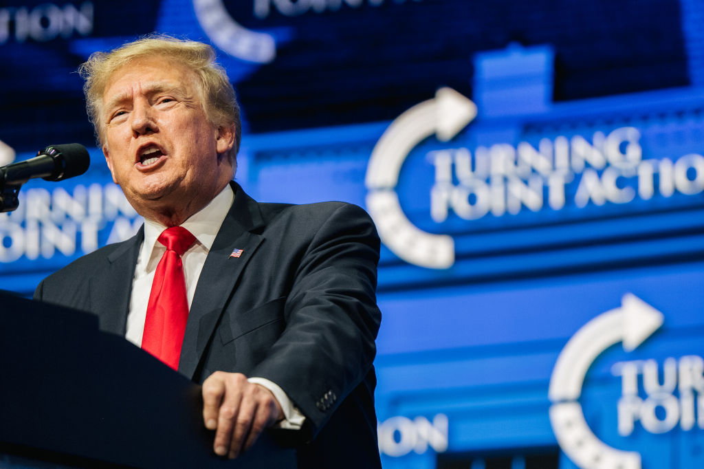 Alex Jones Claims He Will ‘Dish Dirt’ on Trump for Touting COVID Vaccines