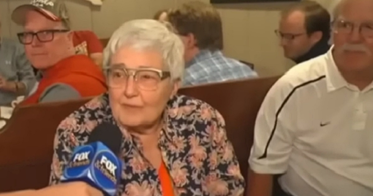 Fox’s Ainsley Earhardt Stunned as 80-Year-Old Iowa Diner Calls Out Jill Biden on Live TV