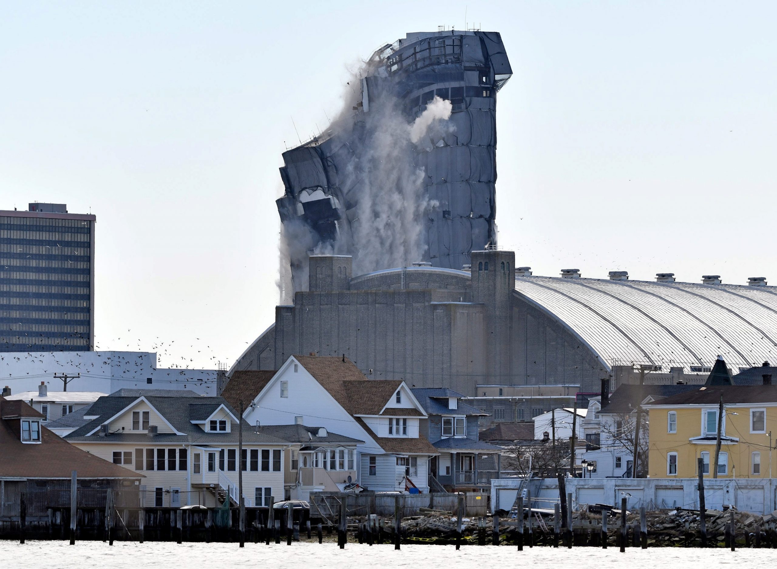 On Jersey Shore, Crumbling Trump Plaza Hotel Is Demolished