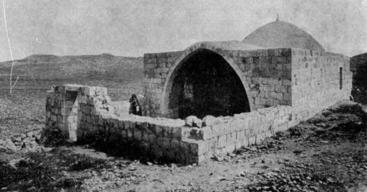 Palestinians Smash Joseph's Tomb While Rioting Through Holy Area