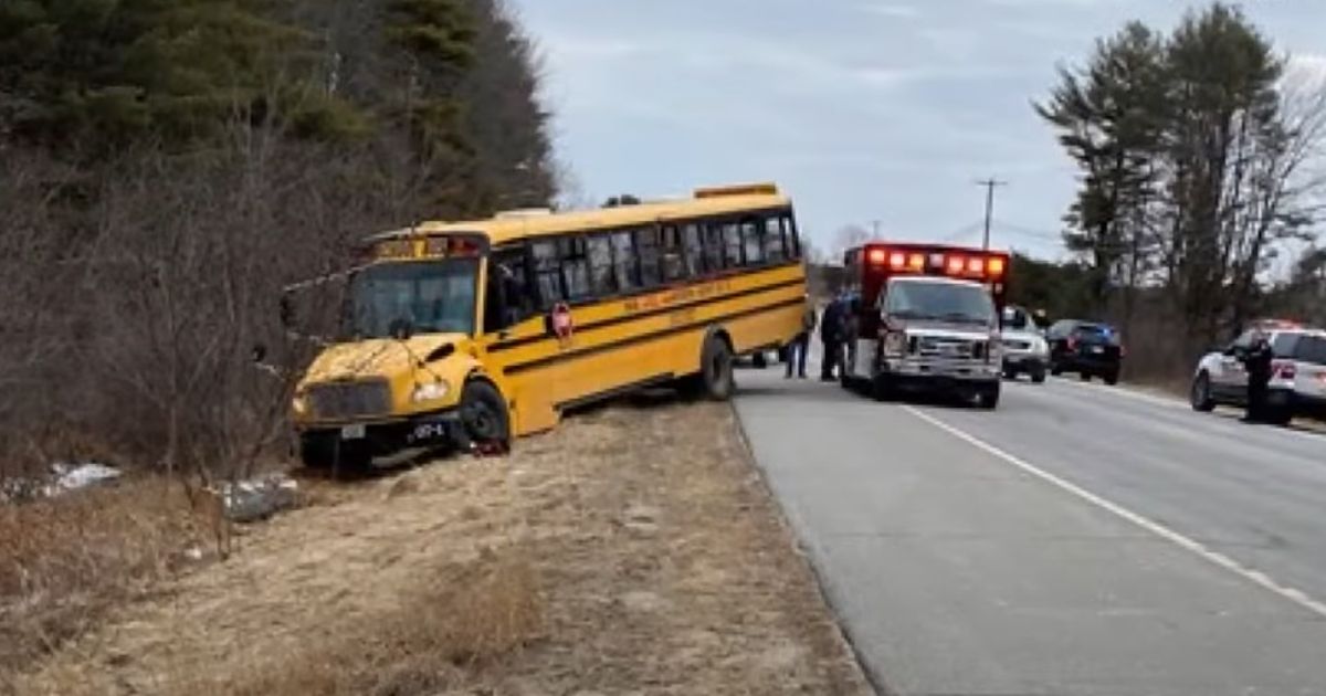 Students Take Life-Saving Action After Bus Driver Suffers Medical Emergency While Driving