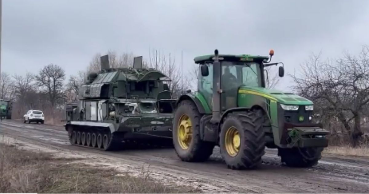 Putin Humiliated as Ukrainian Tractor Reportedly Recorded Towing One of Putin's Defeated Missile Systems
