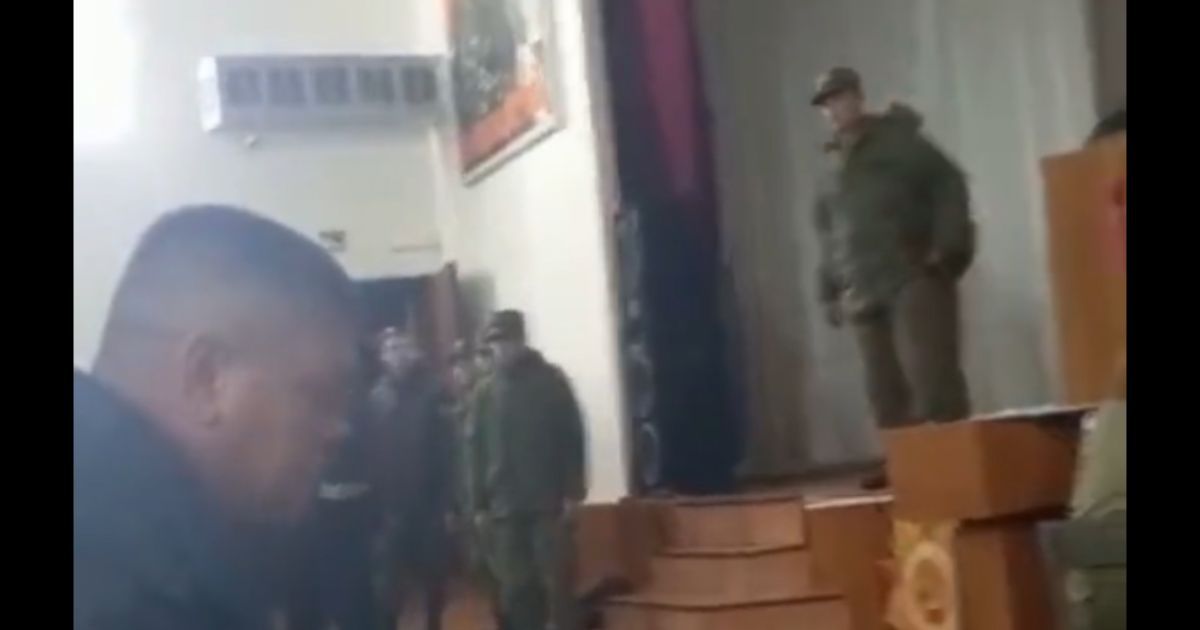 Watch This Russian Commander Shut Down Unruly Recruits and Reveal the Stakes: Report