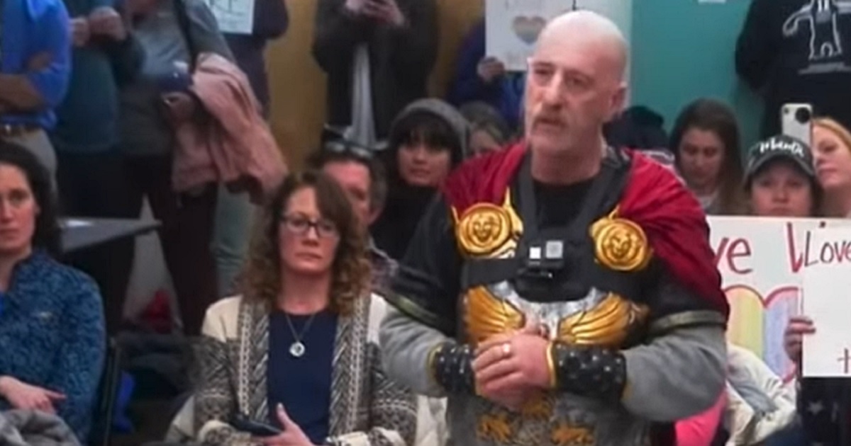 Fed-Up Father Wears Costume to School Board Meeting to Protest Teacher’s Gender-Fluid Clothes – ‘I Am Caesar’