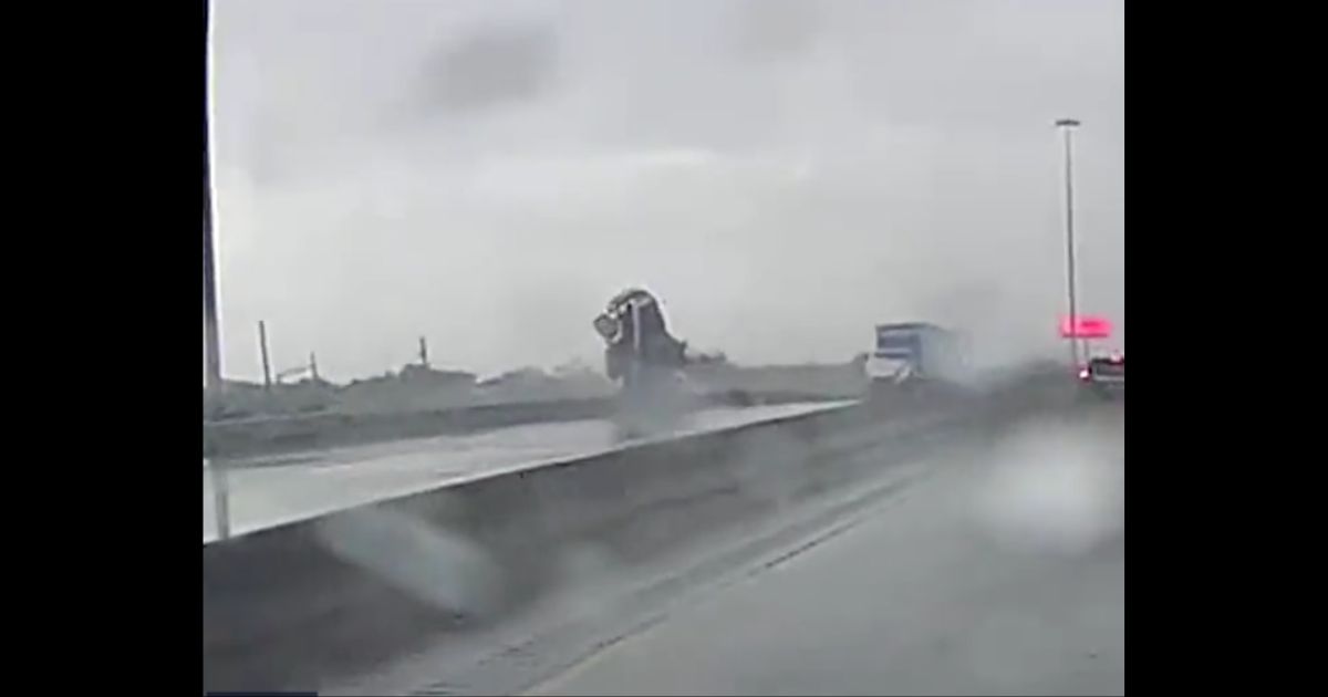 Video Shows How Trucker Made It Out Alive as His Big Rig Was Falling Off the Overpass