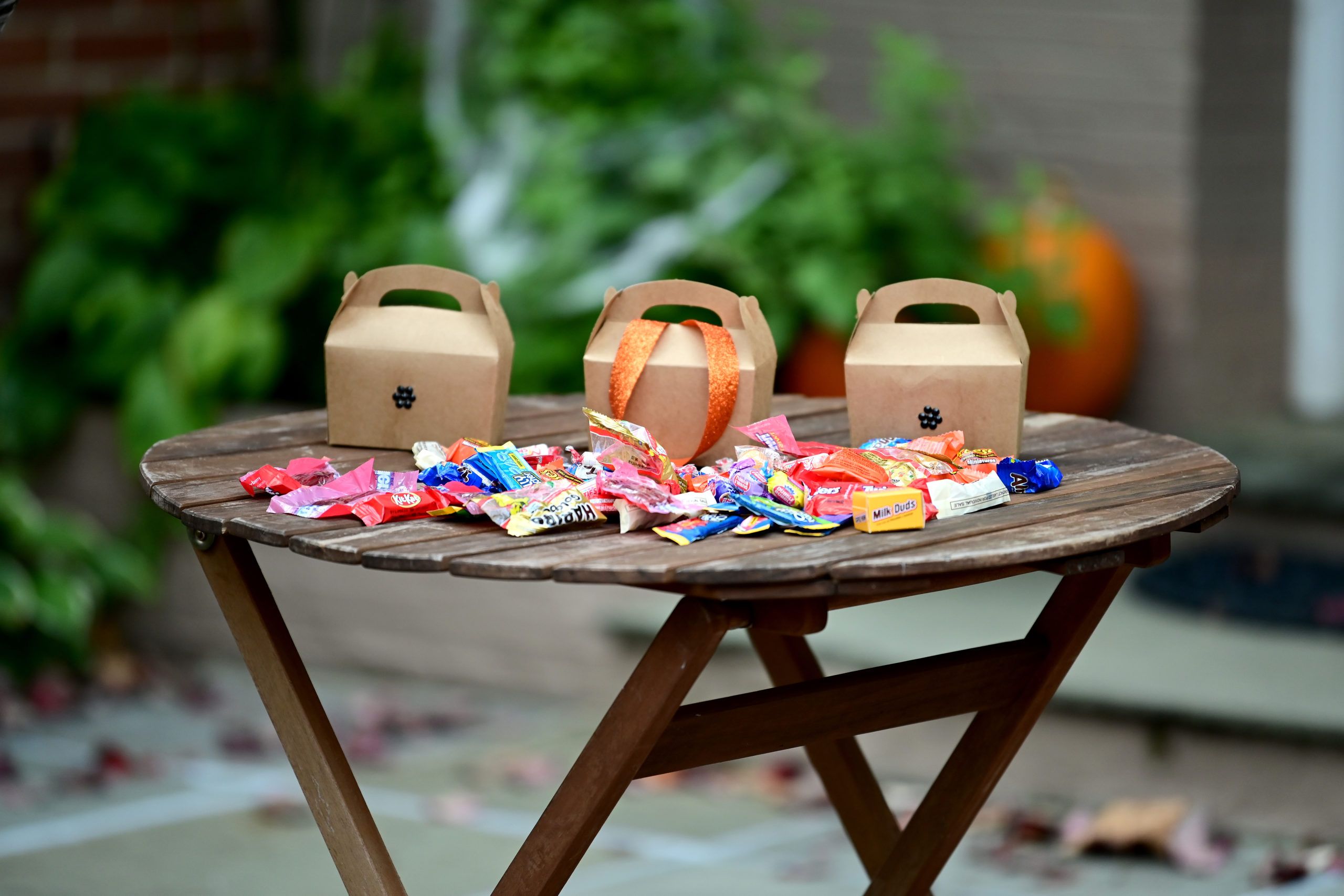 Mom Finds Cannabis Gummy Worms in Children’s Halloween Candy