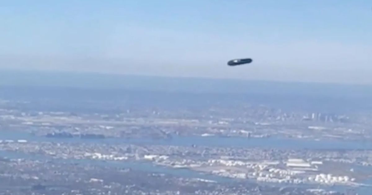 Plane Passenger Records UFO Above NYC: ‘Can Anyone Help Me Identify What This Is?!’