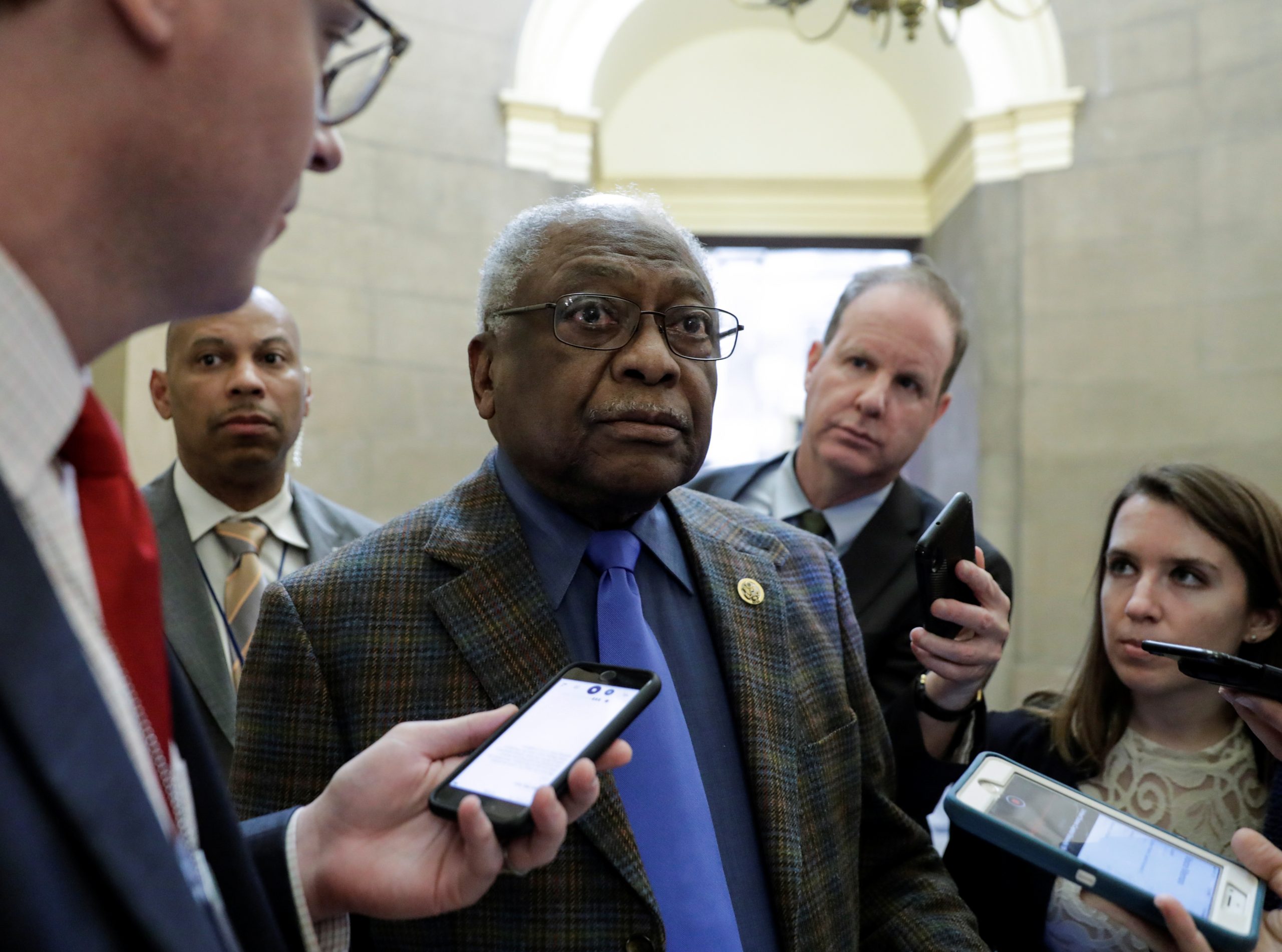 Top House Dem Clyburn Could Be Facing $5,000 Fine for Skipping Pelosi’s Metal Detectors