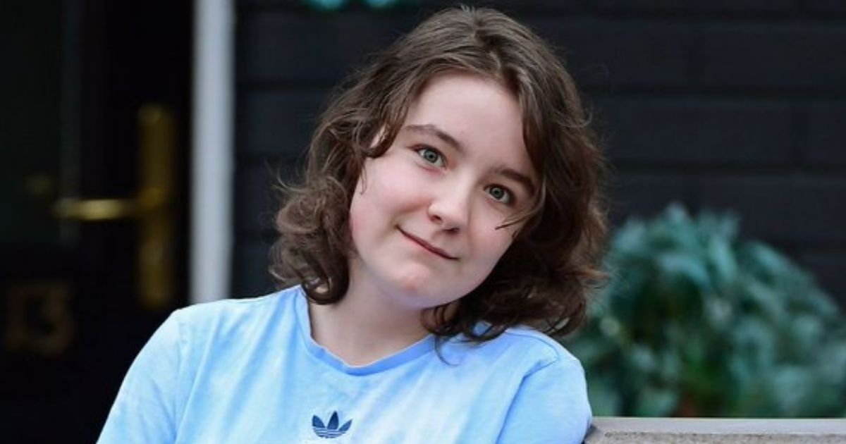 Doctors Find Proof of Girl's Habit of Eating Hair, Find Mass Bigger Than a Football in Her Stomach