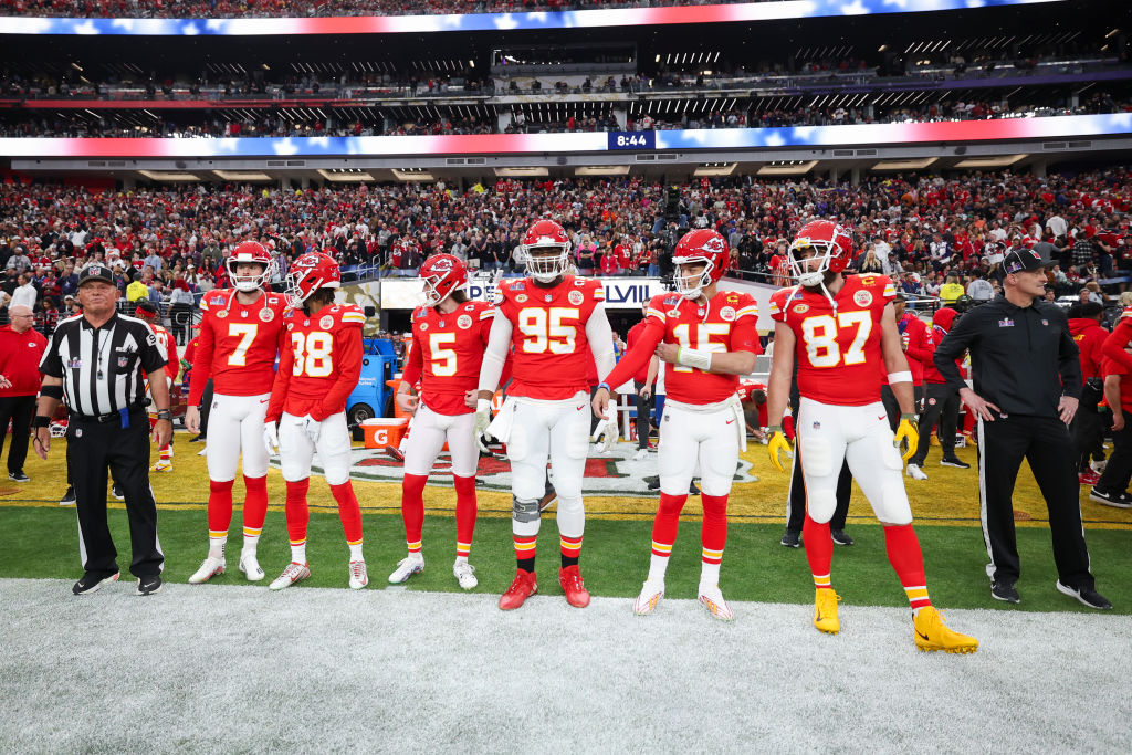 Taylor Swift Fans Target Travis Kelce’s Christian Teammate for Song Reference in Speech – ‘This is Insane’