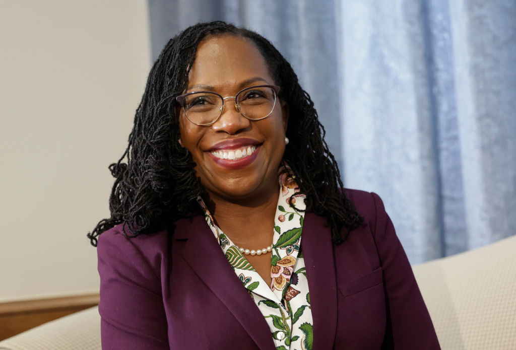 Senate Confirms Ketanji Brown Jackson to Supreme Court – 3 Republicans Join Dems to Vote for Her