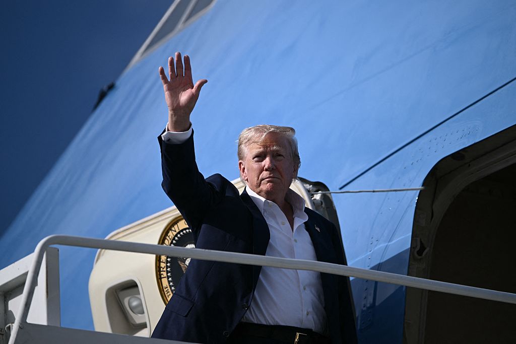 Secret Service Agent Tries to Get Wife Aboard Plane to Scotland