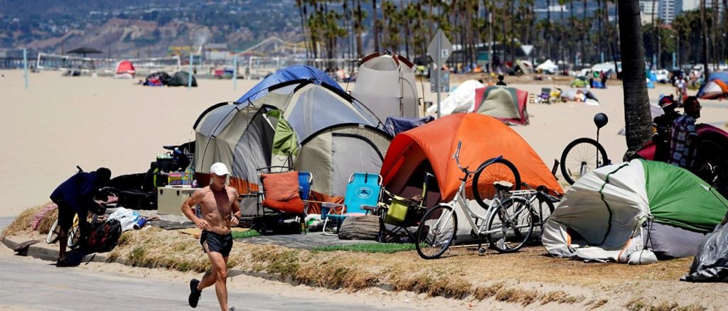 Pookie Pipes and Butcher Knives: Skid Row Residents Tell Officials They’re Killing People
