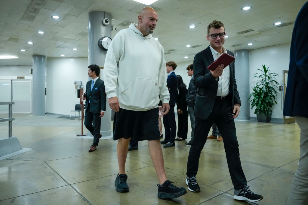 Reporter Tries Fine Dining in Clothes Like Fetterman’s, Soon Learns a Hard Truth About the Change to Senate Dress Code