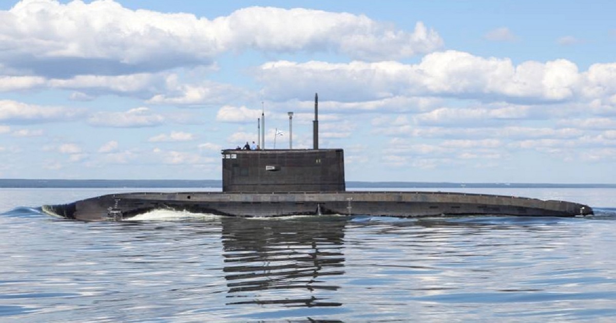 Chinese Submarine Closes in on Aircraft Carrier, Gets a Reality Check When Sub Hunting Drill Begins
