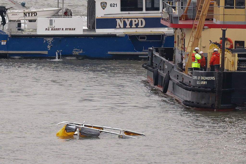 Six Dead After Helicopter Crashes Into The Hudson River
