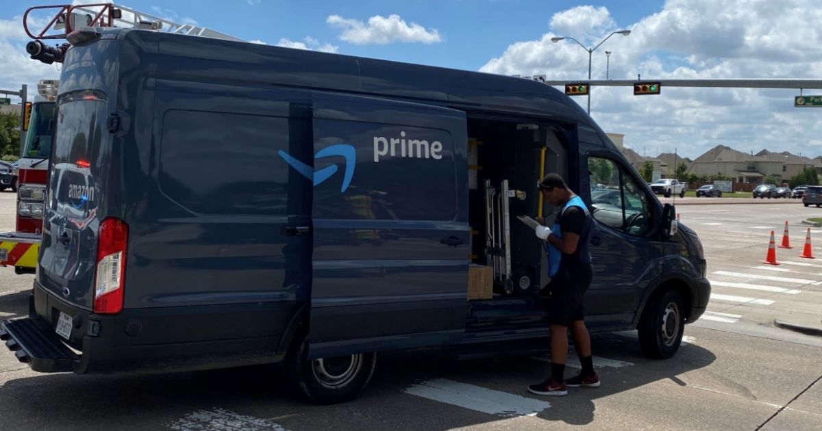 'Citizen Hero': Amazon Delivery Driver Rescues Man in Overturned Vehicle