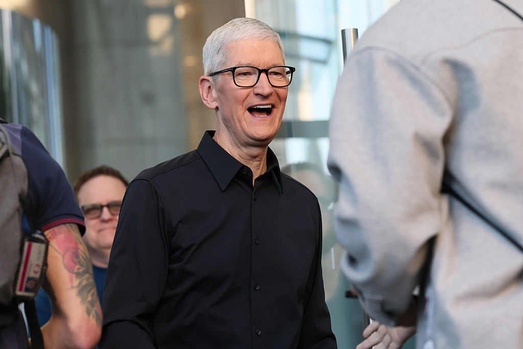 Apple Prepares for CEO Shakeup as Tim Cook Weighs Next Move