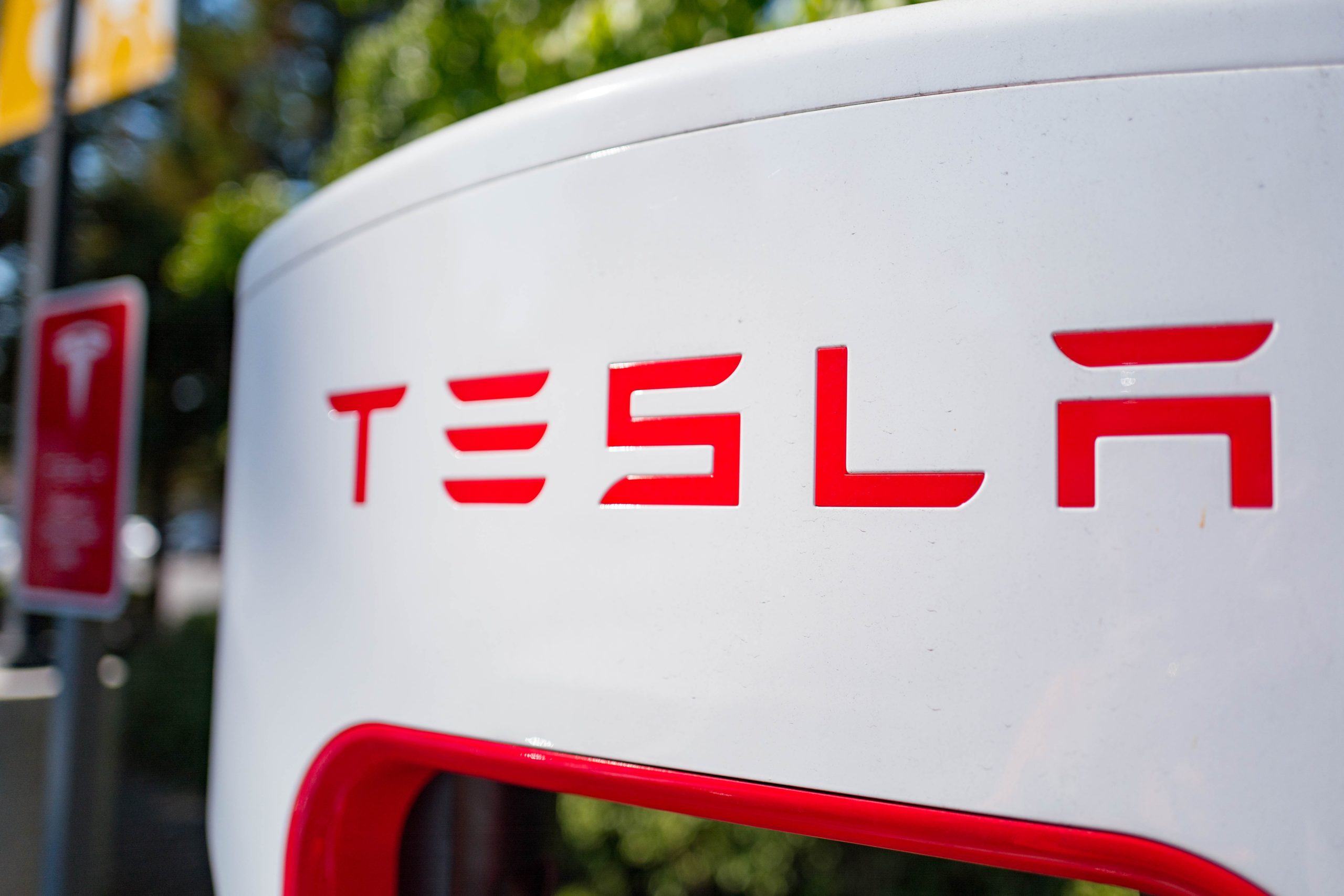 Two Men Think Electric Vehicle Will Make Great Getaway Car… Then the Battery Starts Running Out