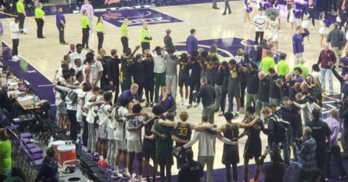 College Basketball Teams Unite in Public Prayer After Thrilling Game: ‘A Great Moment’