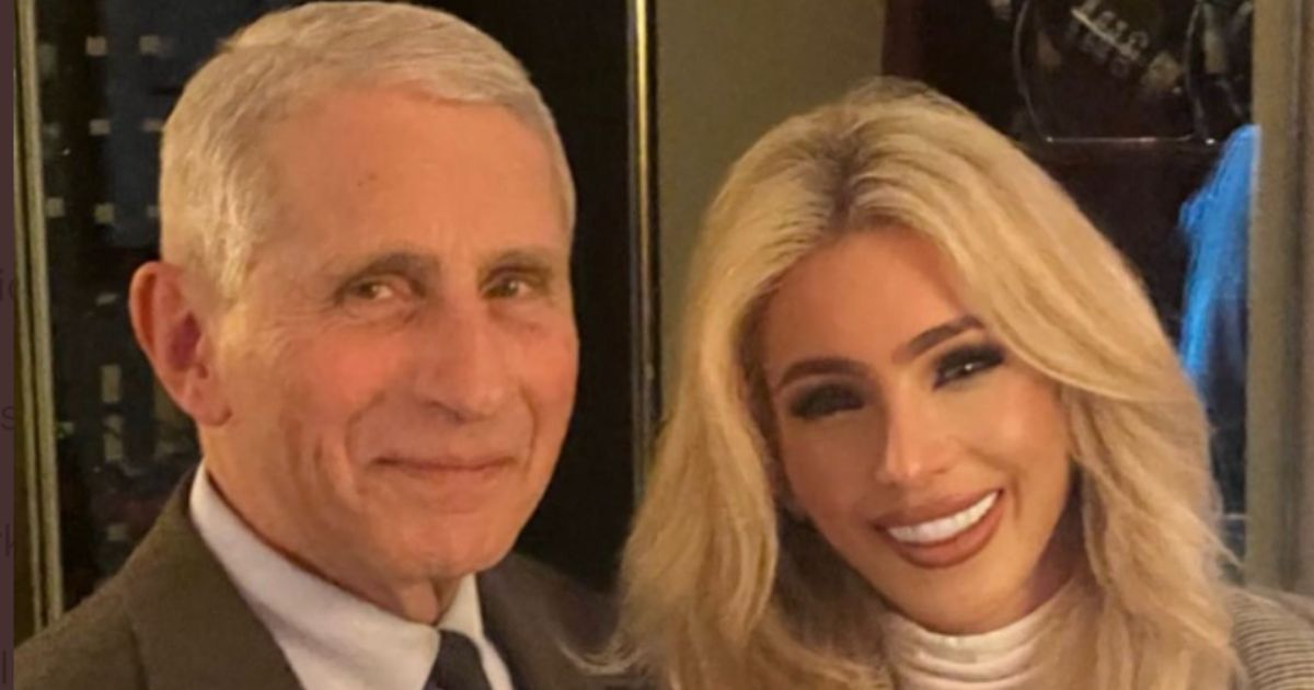 Fauci Ouchie: ‘America’s Doctor’ Thinks He’s Taking a Picture with a Fan – Now Look at Her Hand