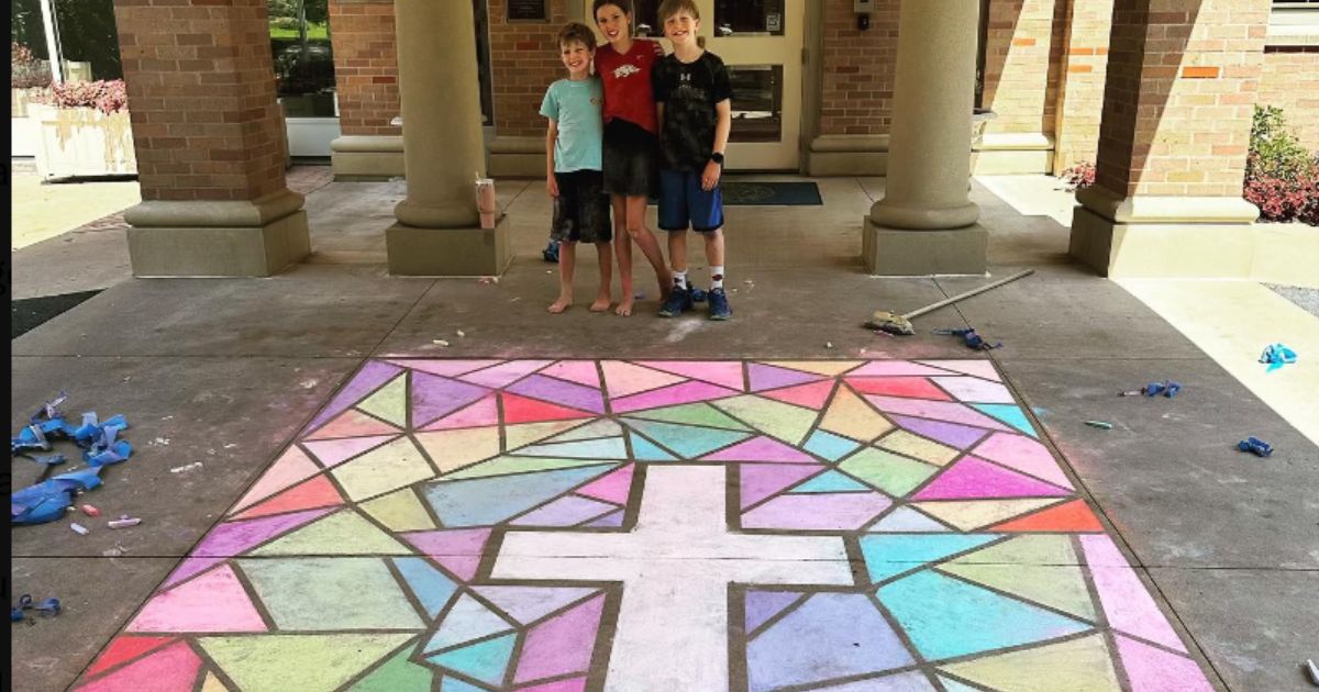 Sarah Huckabee Sanders Responds After Group Demands She Remove Kids’ Chalk Cross from Outside of Arkansas Governor’s Mansion