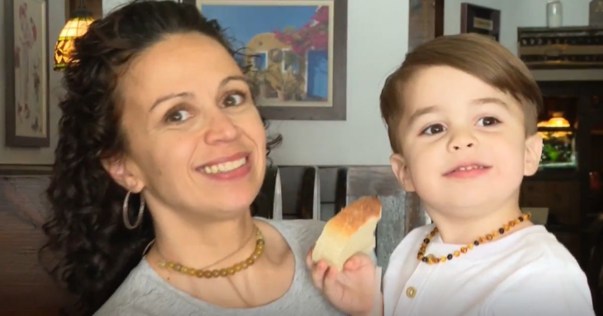 'Angel' Customer Leaves Giant Tip for Single Mom Having Terrible Morning