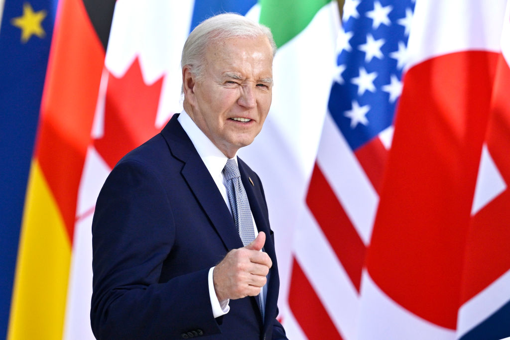 McCarthy Claims Biden Gave Him a Tour of His Pool, Changing Room in the Winter