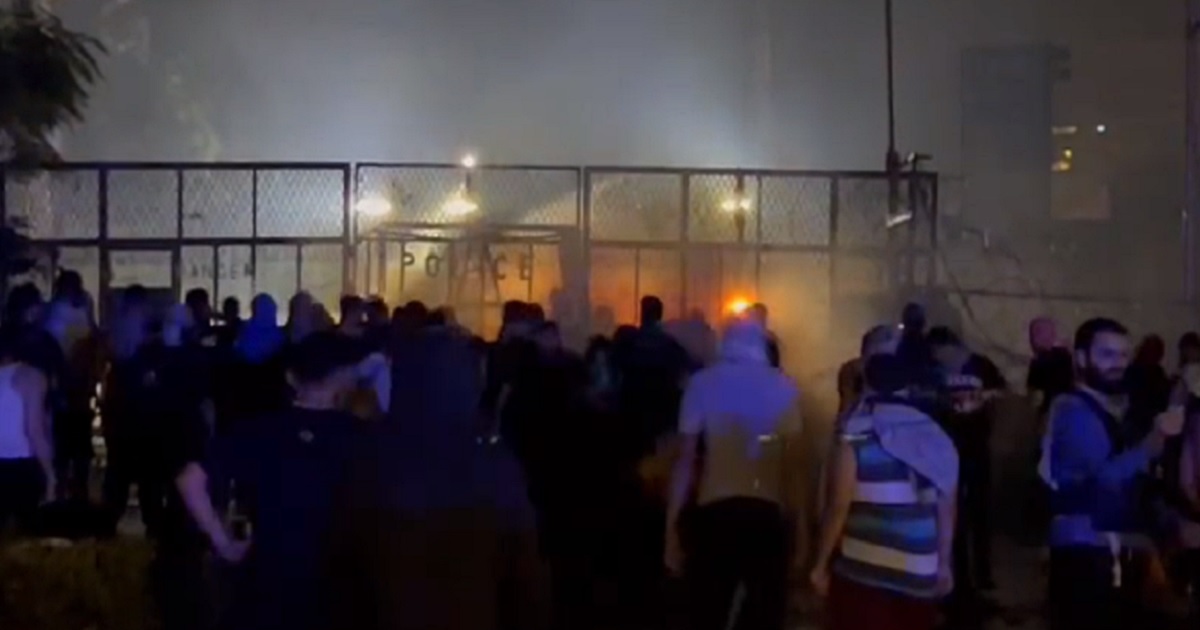 Furious Mob Sets Fire at US Embassy in Lebanon – Tear Gas Deployed