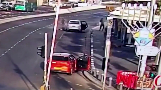 3 Dead, 6 Injured in Hamas-Claimed Shooting at Bus Stop