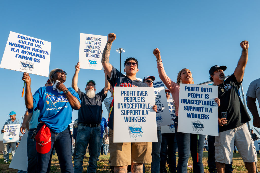 Dockworkers Return to Work as Tentative Agreement is Reached, Includes 62% Wage Increase Over 6 Years
