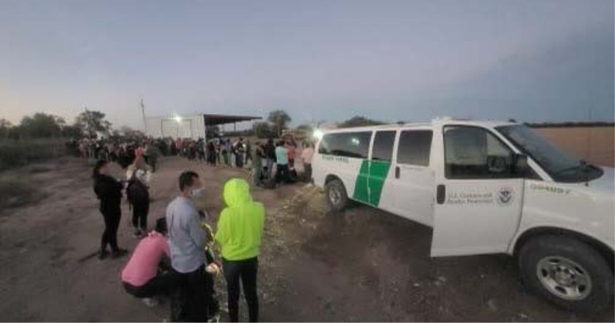 Texas Border Patrol Arrests Group of 170 Migrants Near Border