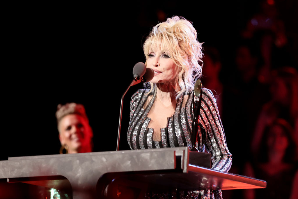 Dolly Parton Stops Mid-Song on Christmas Special to Deliver a Stunning Rebuke to the Devil