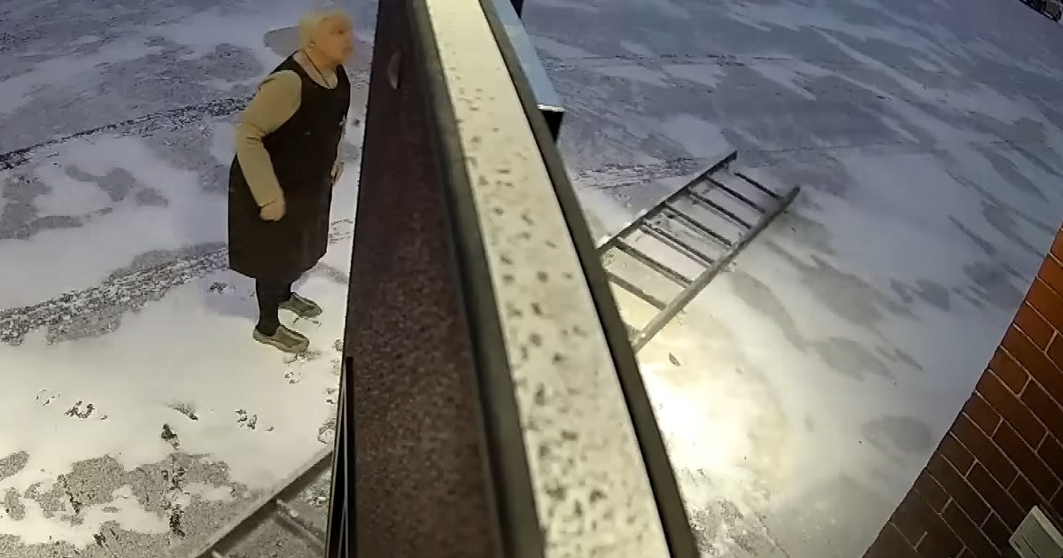 Punks Think They Have an Easy Target, But They Start Running After Realizing What 76-Year-Old Nun’s Prayer Has Done