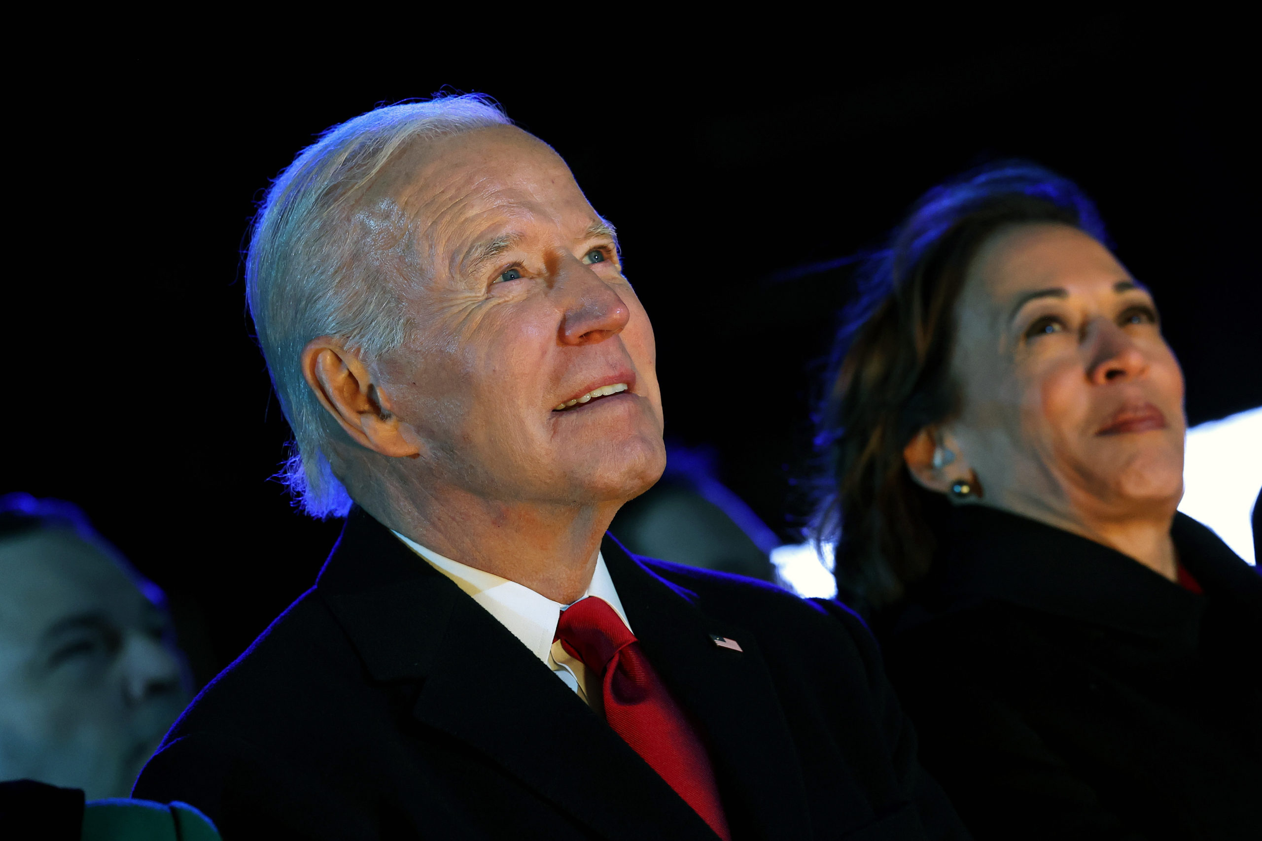 New Book Reveals Joe Biden’s Reaction to Secret Letter Trump Left Him in Oval Office – This Is Shocking