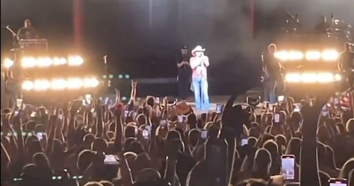 Watch: Jason Aldean Doubles Down on His Song, Crowd Breaks Out Into ‘USA’ Chants