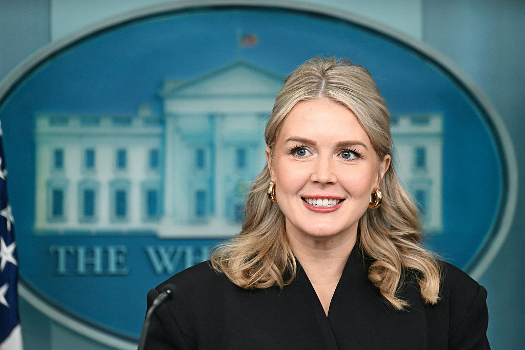 Vanity Fair’s Viral Photo of Karoline Leavitt Sparks Scrutiny, Photographer Defends Intent