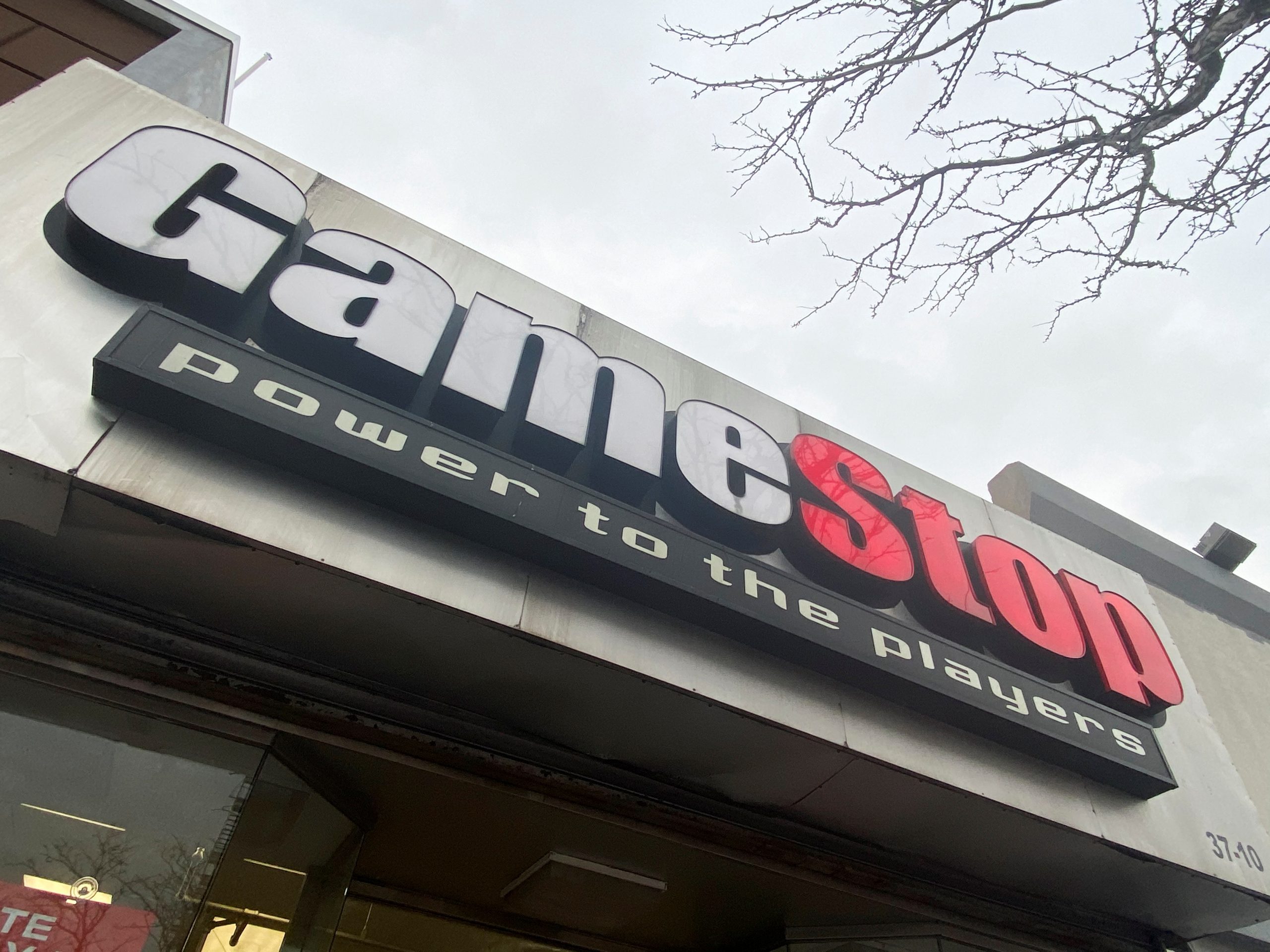 GameStop Back on the Rise as Robinhood Eases Trading Ban