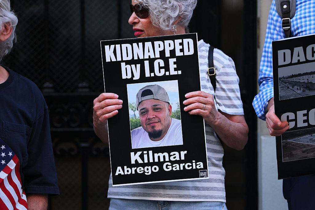 Judge Orders Release of Kilmar Abrego Garcia Before Trial on Smuggling Charges