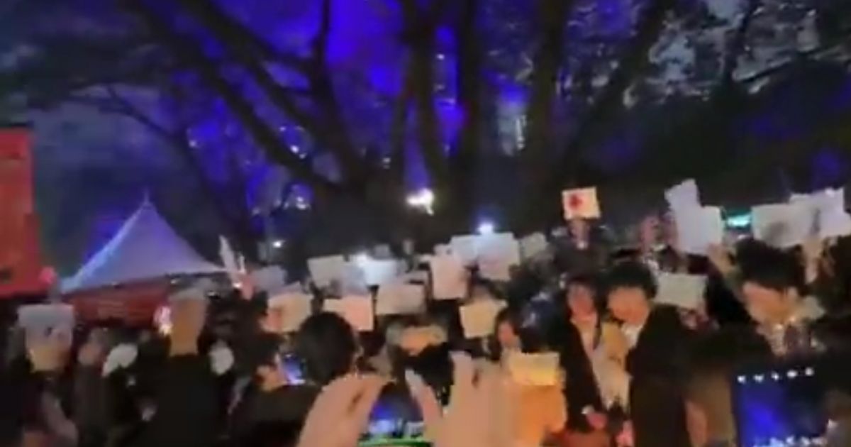 Furious Chinese Protesters Are Using Blank Sheets of Paper to Stick It to Their Government